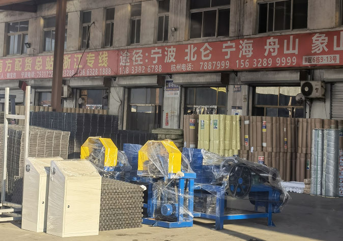 山東李經(jīng)理訂購(gòu)的中型水箱拉絲機(jī)發(fā)貨了，請(qǐng)注意收貨！